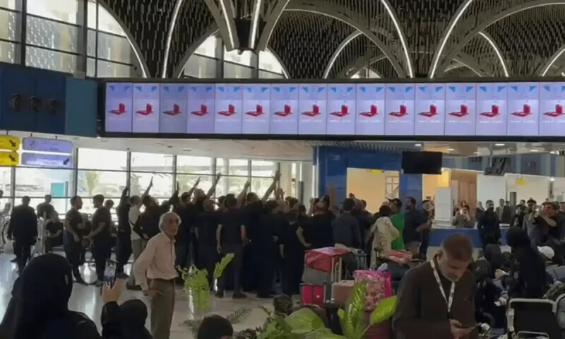 Over 50 Pakistani pilgrims stranded at Baghdad airport