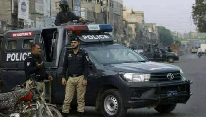 Four suspects arrested with weapons in Karachi search operation