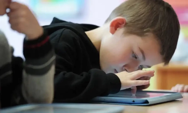 Sweden recommends no screens for toddlers