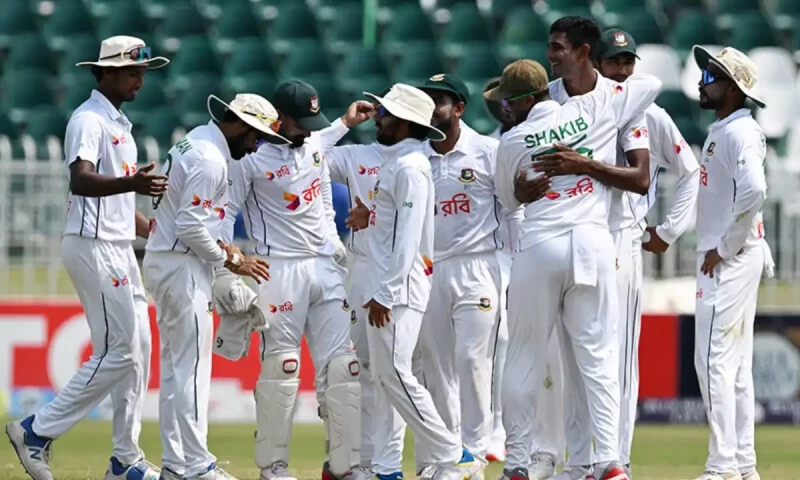 Rain halts Bangladesh&rsquo;s Test victory bid after Hasan, Nahid demolish Pakistan