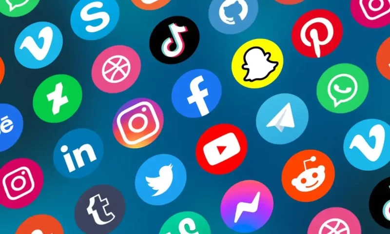 Govt prohibits civil servants from using social media