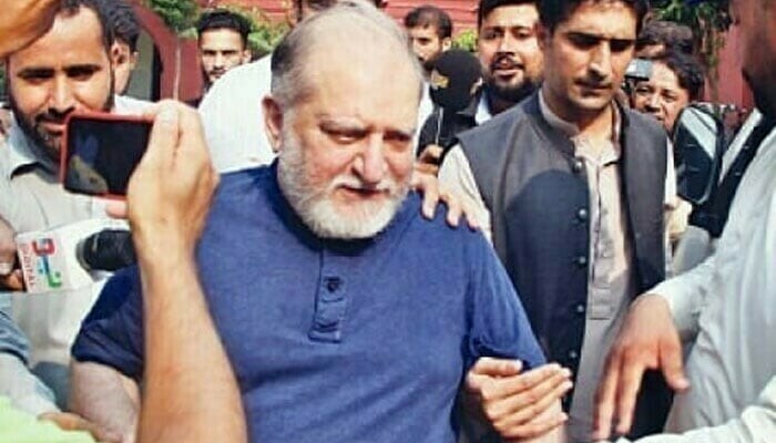 Lahore sessions court reserves decision on Orya Maqbool Jan&rsquo;s bail in cybercrime case