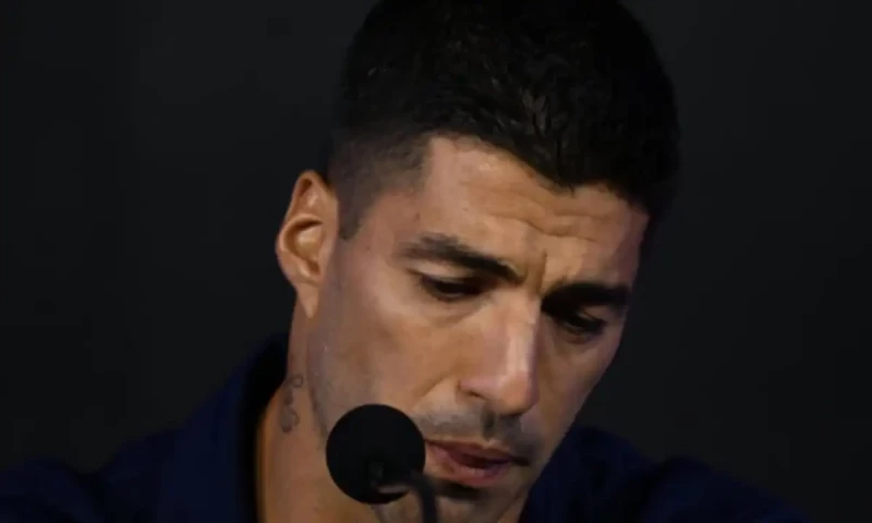 Uruguay star Luis Suarez announces retirement from international football