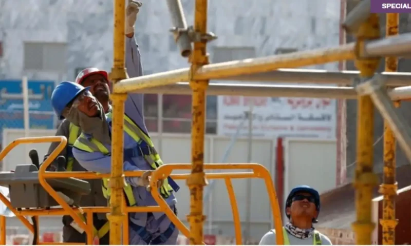 Oman&rsquo;s wages protection system issues warnings to 57,398 firms