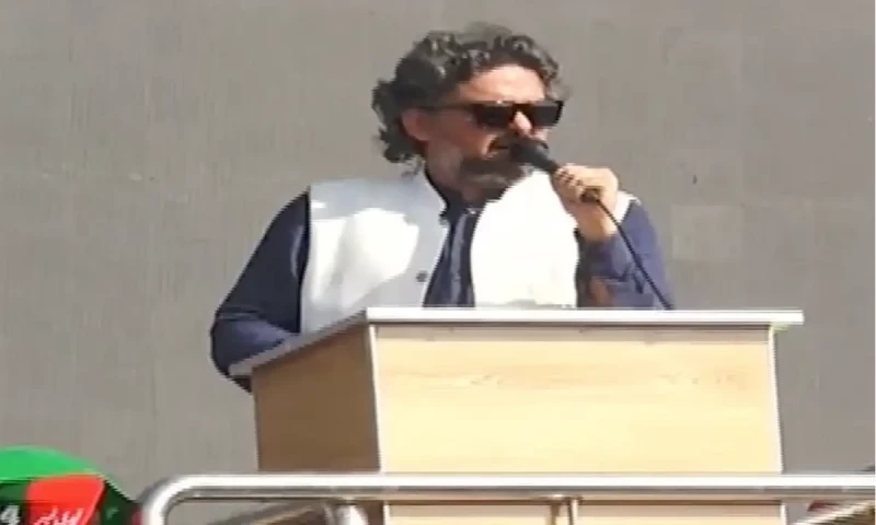 Faisal Javed Khan takes the stage at PTI rally