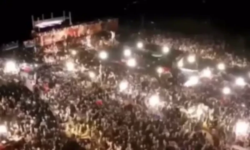 PTI rally time expired; convoys fail to arrive