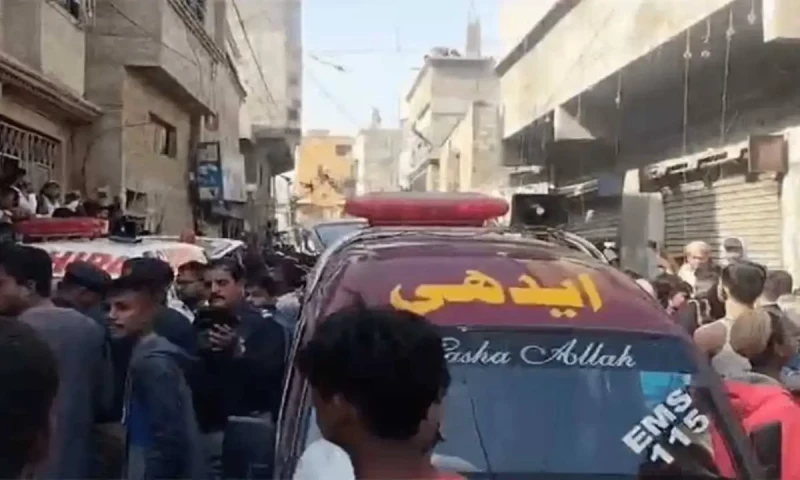Explosion rocks New Sabzi Mandi in Karachi