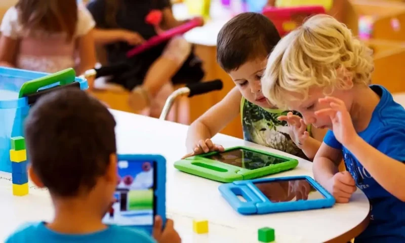 Australia to set minimum age limit for children&rsquo;s social media use