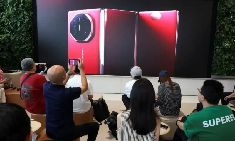 China&rsquo;s Huawei unveils world&rsquo;s first triple-folding phone with hefty price tag