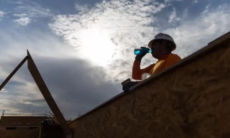 PMD forecasts hot and dry weather across most of Pakistan for next 24 hours