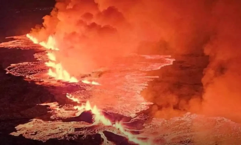 Hundreds evacuate as Philippine volcano shows signs of eruption