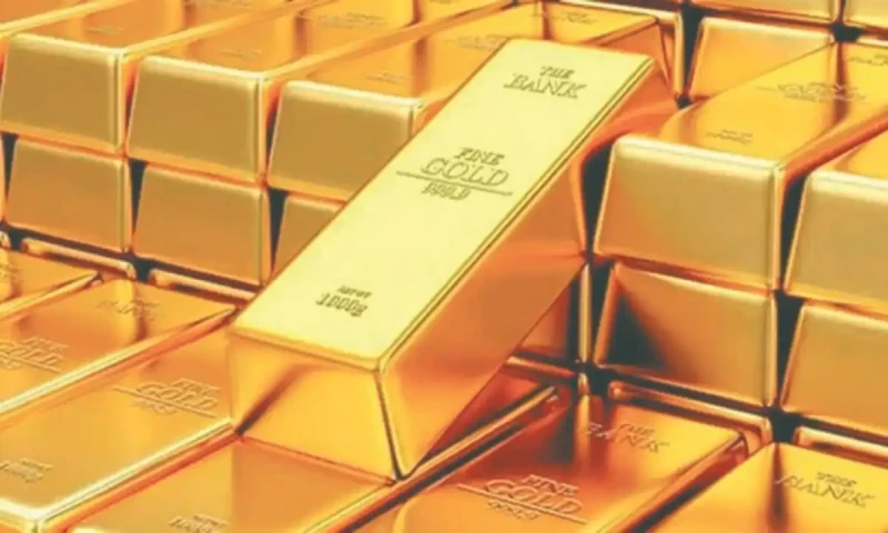 Gold prices hit new record high in Pakistan