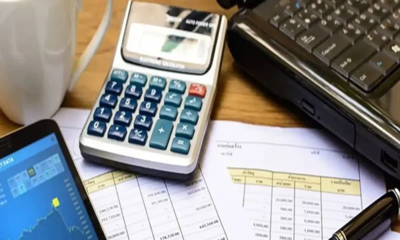 Govt planning mini budget to squeeze on non-filers