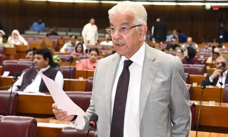 Asif calls KP CM&rsquo;s comments on Afghanistan negotiations attack on federation