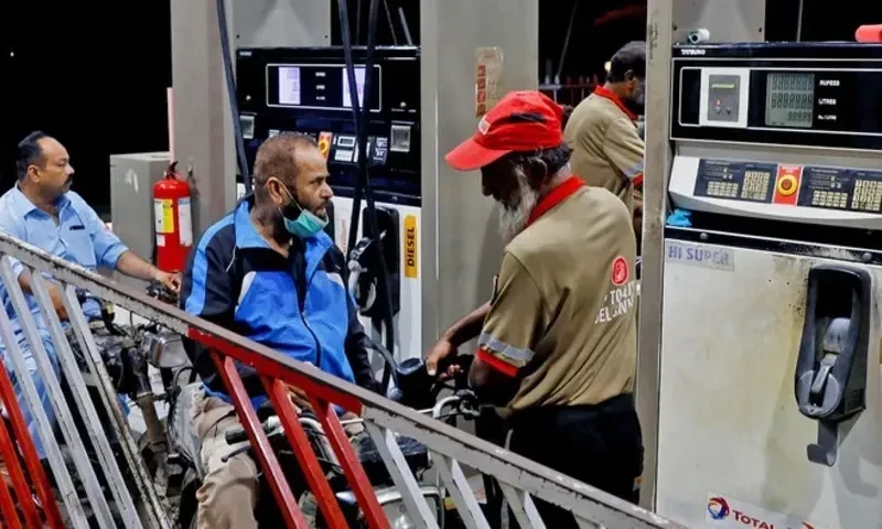 Petroleum product prices could see large drop after dip in international rates