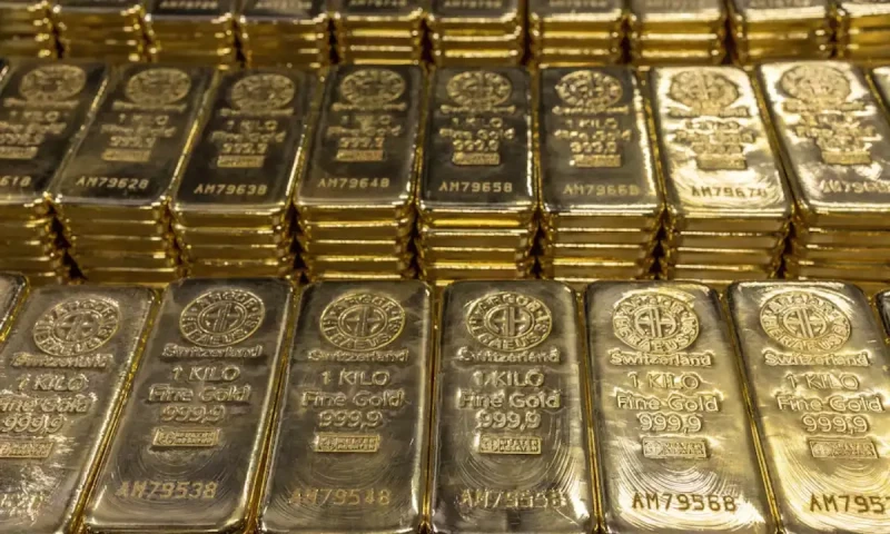 Gold prices reach new high of Rs266,300 per tola in Pakistan
