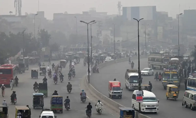 Loader rickshaws barred from plying main Lahore roads