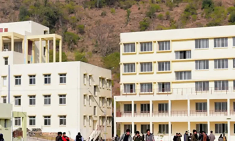 University of AJK bans students from wearing T-shirts, jeans