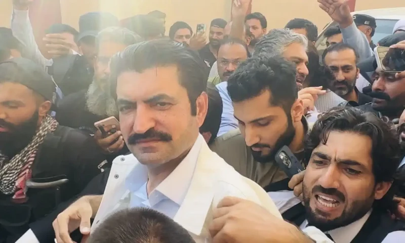 PTI&rsquo;s Marwat calls for changing narrative by starting talks with political parties