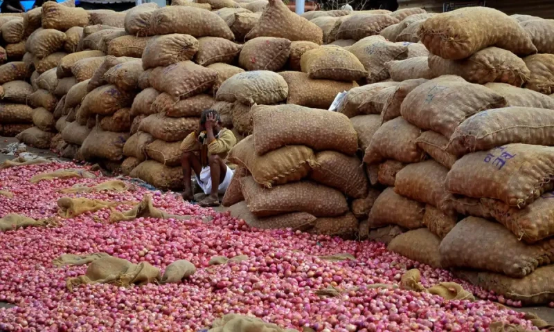 Traders face import hurdles for onions, raising price hike and shortage concerns