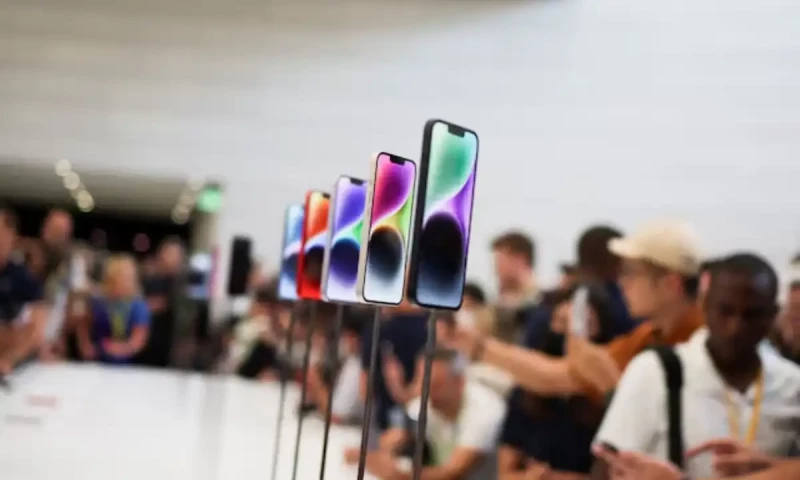 iPhone 16 arrives in UAE: Fans flock as strict security measures implemented