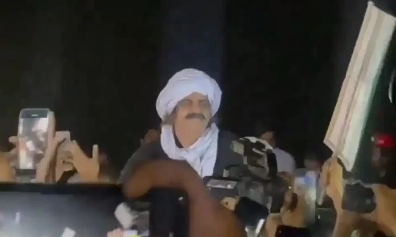 KP CM Gandapur reaches Kahna after PTI&rsquo;s Lahore rally ends abruptly