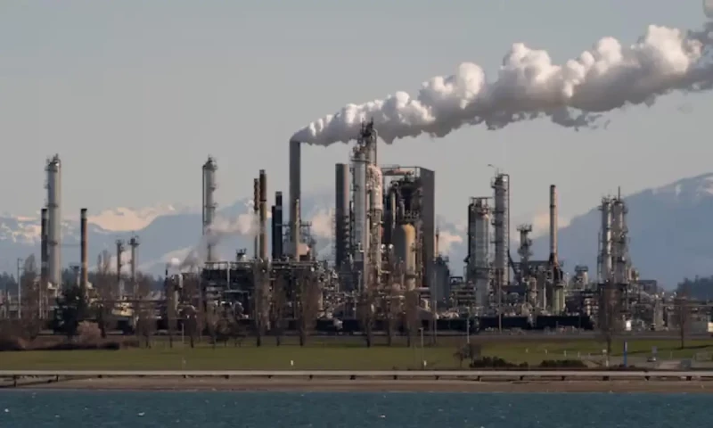 Pakistan to save up to $3.5 billion as global oil prices decline