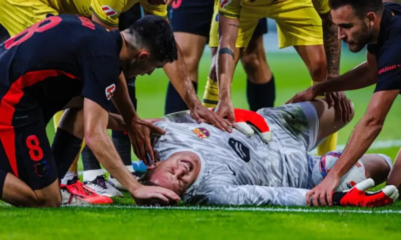 Barcelona goalkeeper Ter Stegen out with knee injury