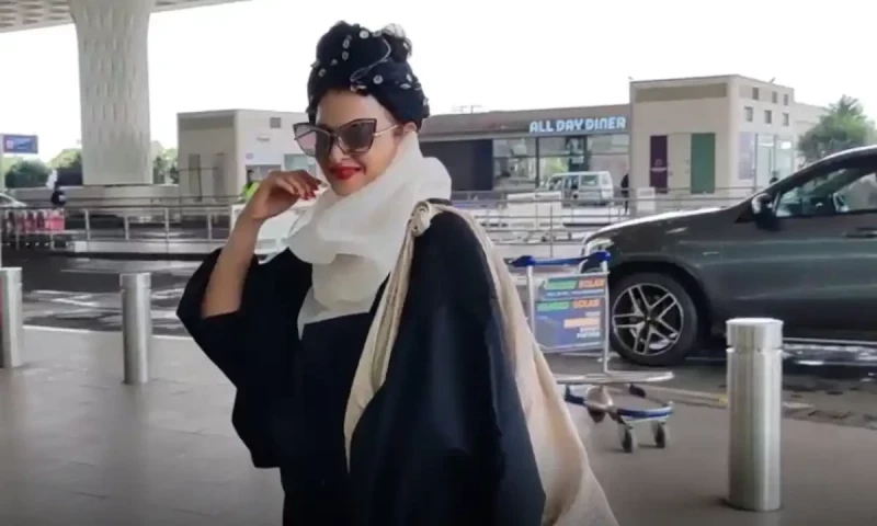 At 70, Rekha finds a new look to dazzle in