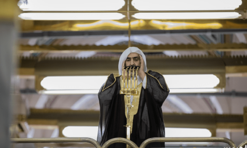 Simultaneous adhan announced for Mecca and Medina