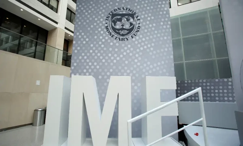 IMF urges Pakistan to sustain reform implementation, broadens tax base
