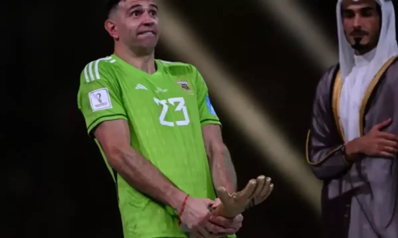 FIFA ban Argentina goalkeeper Martinez for &lsquo;offensive behaviour&rsquo;