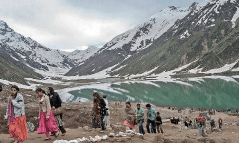 Thousands throng to Kaghan Valley as tourist season begins