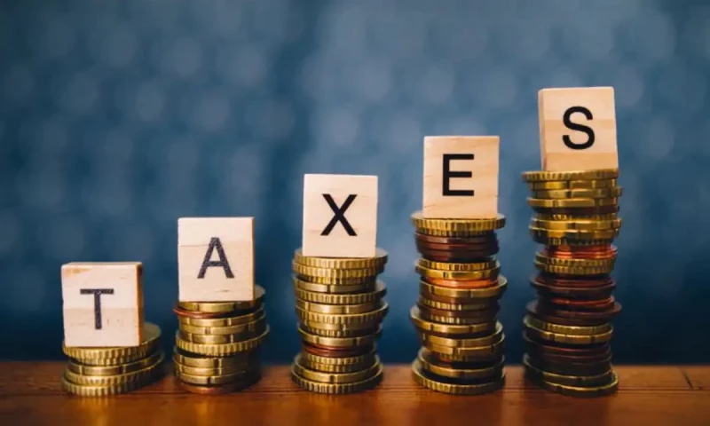 PM Shehbaz to take major decision on tax return deadline today
