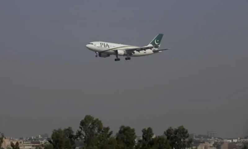 Pakistan delays bidding for PIA as ministry approves new date