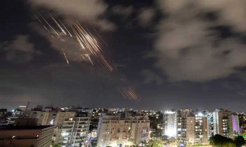 Israel warns Iran of consequences following missile attack