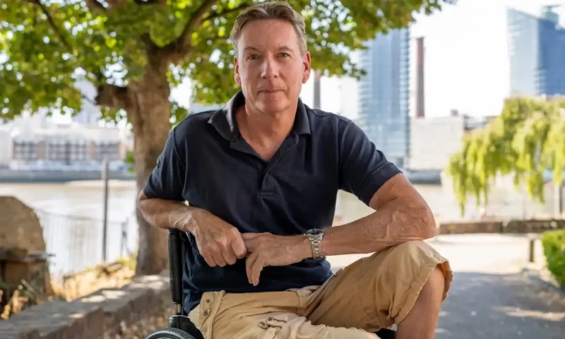 Veteran BBC journalist forced to crawl onto flight due to lack of wheelchair access