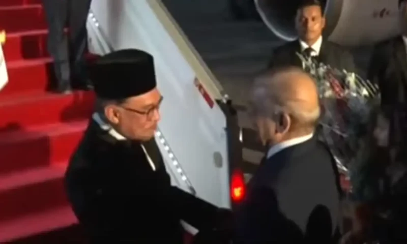 Malaysian PM Anwar Ibrahim arrives in Pakistan on three-day visit