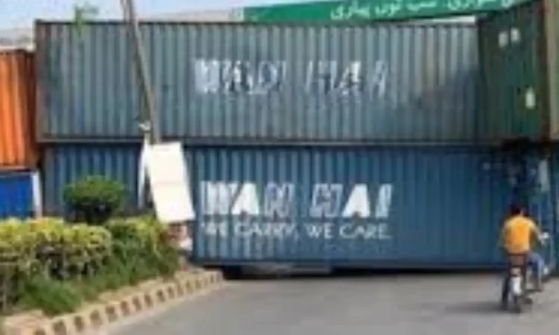 Which schools are closed in Islamabad amid PTI rally?