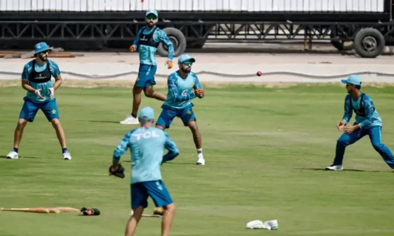 Struggling Pakistan look to thwart adaptable England