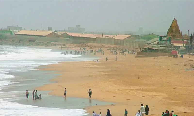 Four of a family drown in Manora Beach