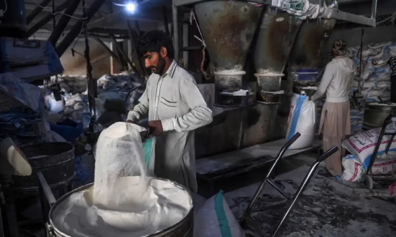 Mills increase flour prices in Lahore