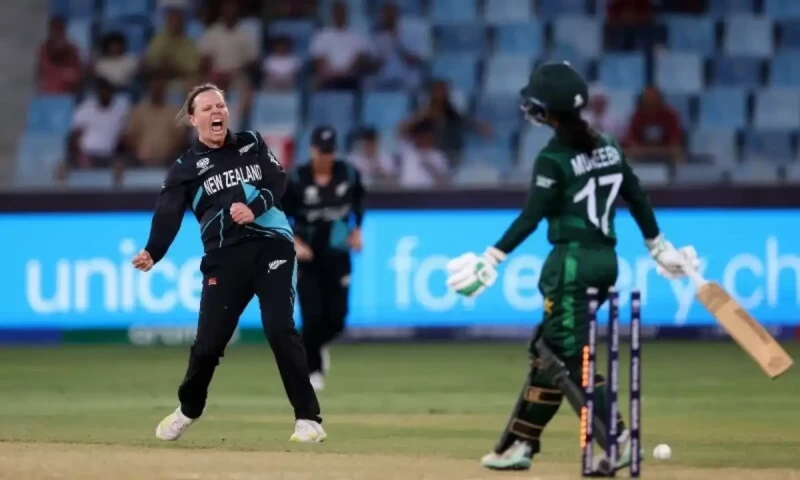 New Zealand thrash Pakistan to reach Women&rsquo;s T20 World Cup semis