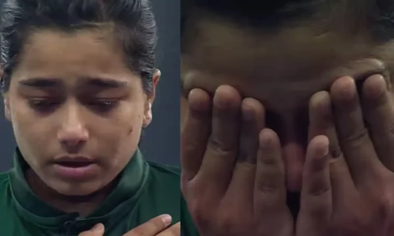 Fatima Sana cries during national anthem after returning from father&rsquo;s death