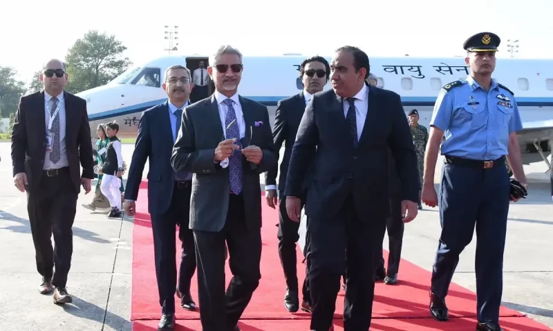 Any thaw in Pakistan-India ties will be seen after SCO summit: Indian journalist