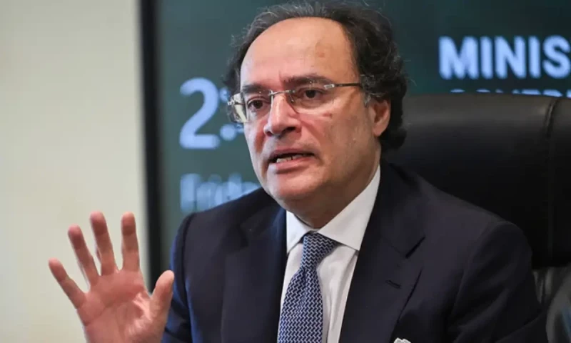 Finance Minister Aurangzeb to &lsquo;seek financial aid&rsquo; for energy projects in US visit