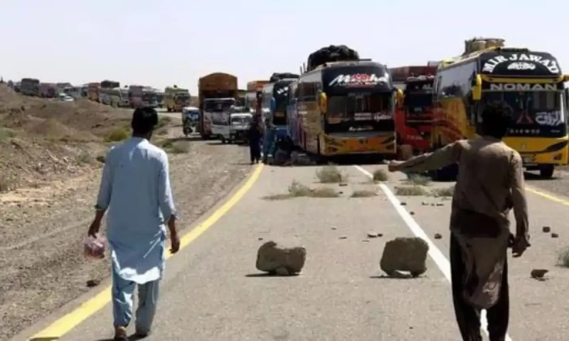 Armed robbers open fire on passenger coach in Lakki Marwat, multiple injured