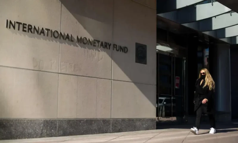 IMF predicts slightly slower global growth in 2024 and 2025