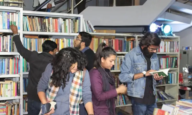 What&rsquo;s the reality behind Lahore book fair, biryani, and shawarma?