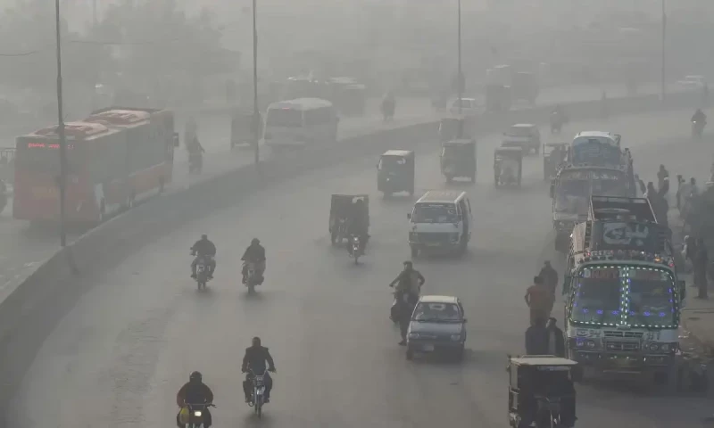 Smog crisis: New school timings announced in Lahore